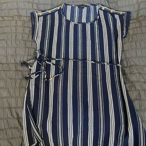Mine dress size small with string belt